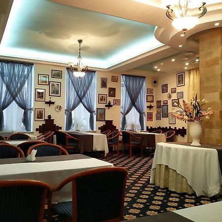 Mesogios Hotel 키시나우 외부 사진