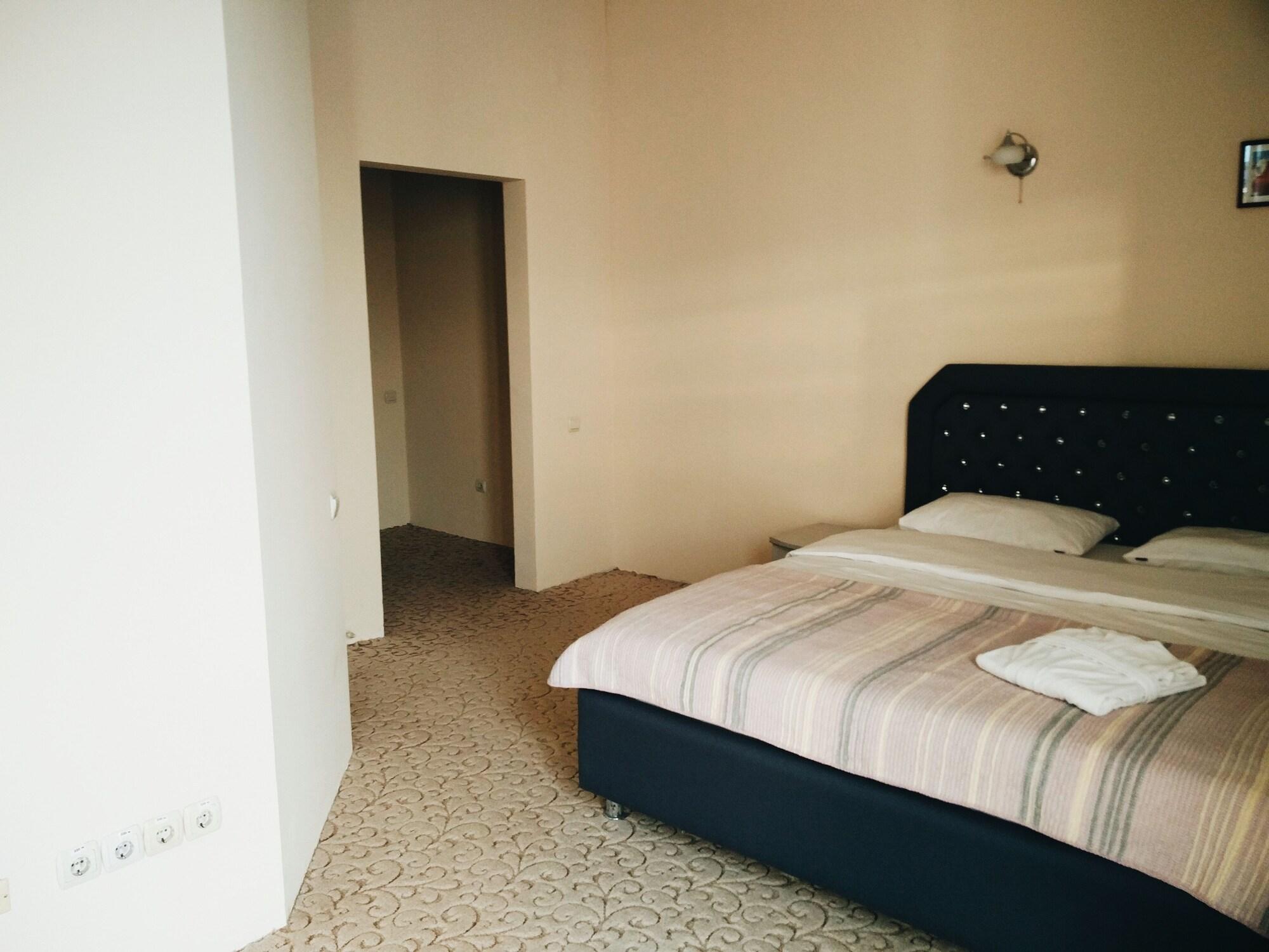 Mesogios Hotel 키시나우 외부 사진