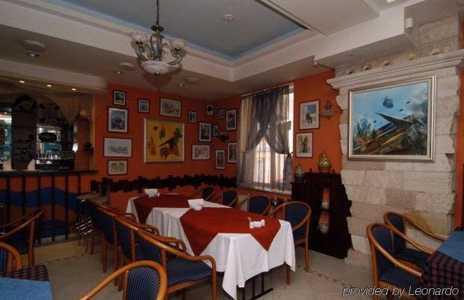 Mesogios Hotel 키시나우 레스토랑 사진