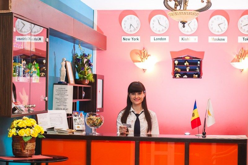 Mesogios Hotel 키시나우 외부 사진