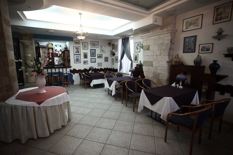 Mesogios Hotel 키시나우 외부 사진