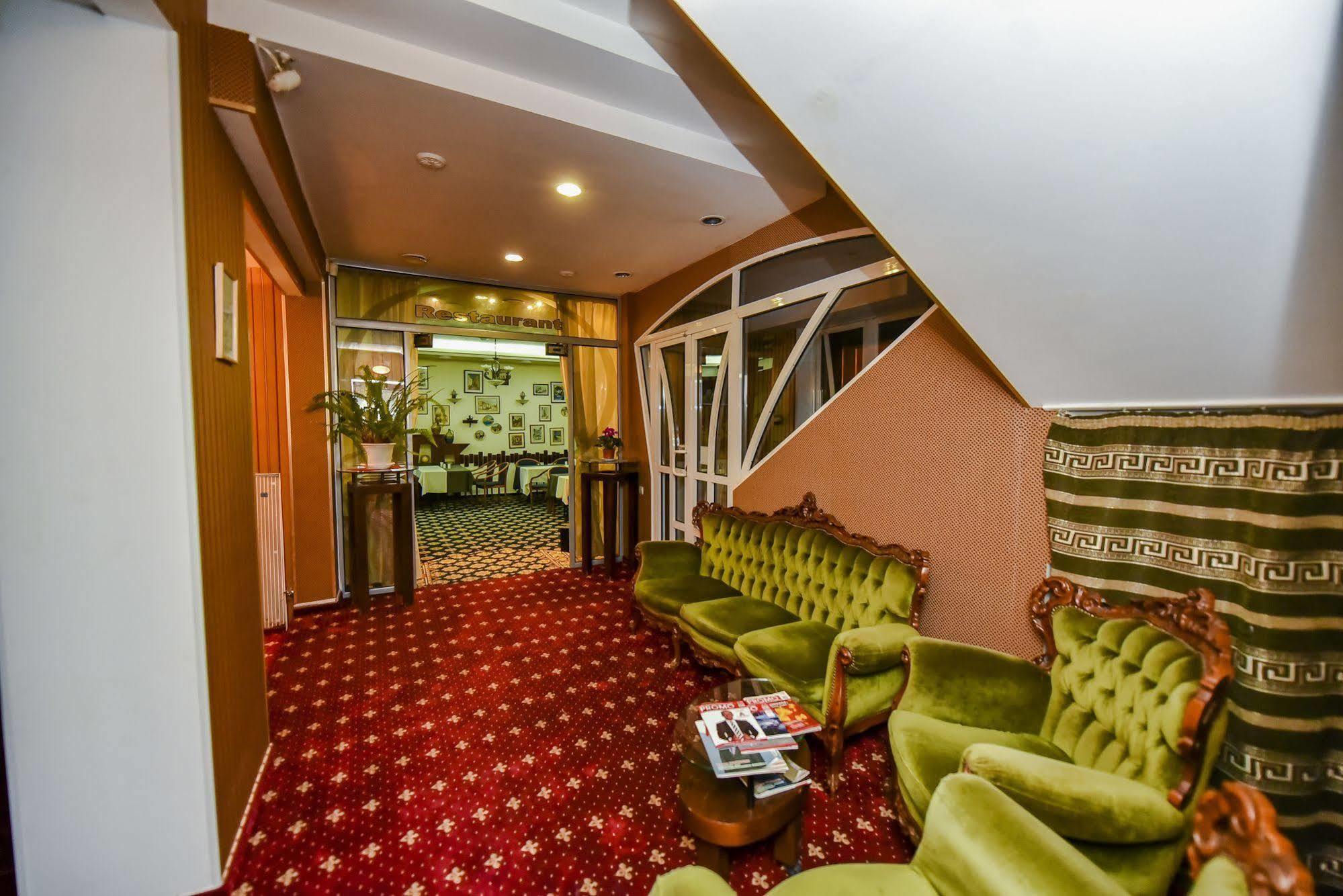 Mesogios Hotel 키시나우 외부 사진